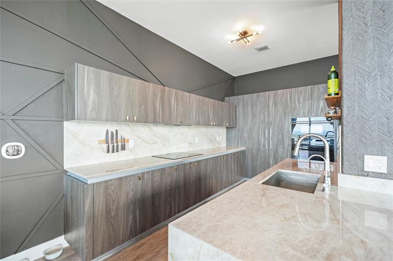 Image 11 of 26 For 480 31st St  Ph5104