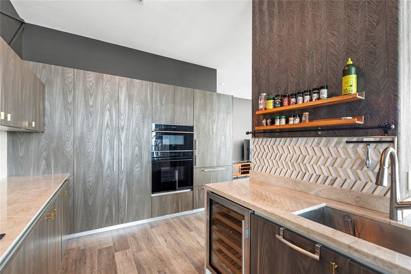 Image 14 of 26 For 480 31st St  Ph5104