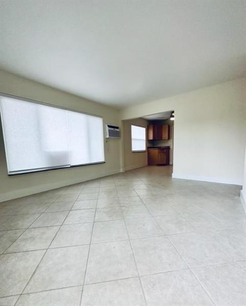 Image 4 of 8 For 1800 4th St (right)