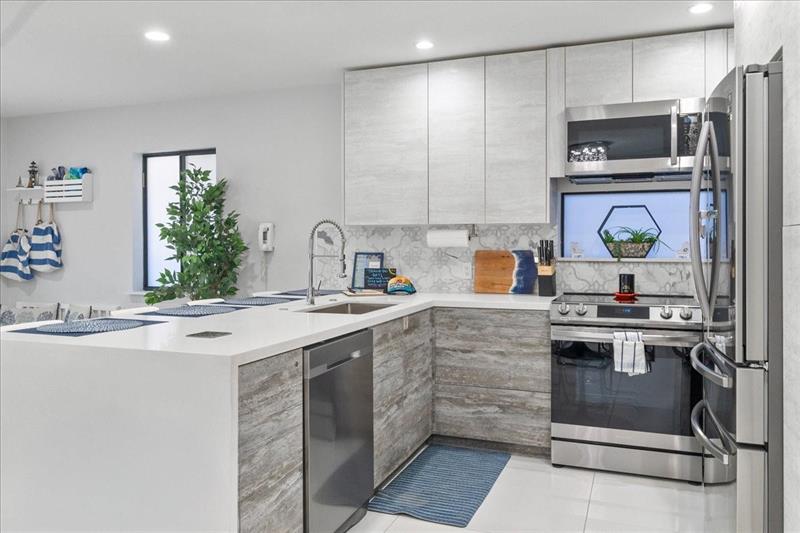 Image 10 of 46 For 2911 Ocean Dr