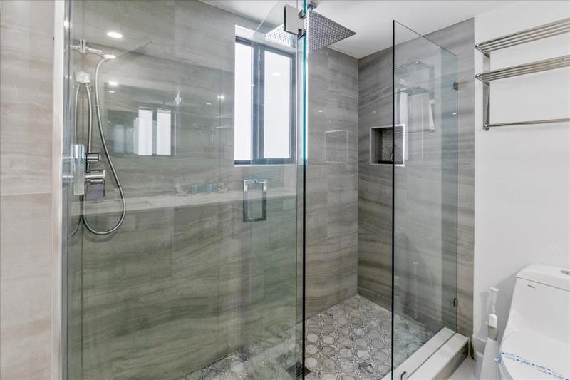 Image 12 of 46 For 2911 Ocean Dr