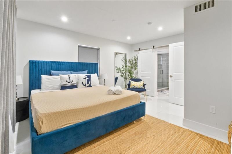 Image 15 of 46 For 2911 Ocean Dr