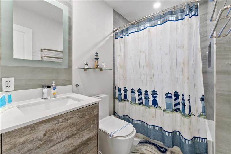 Image 17 of 46 For 2911 Ocean Dr