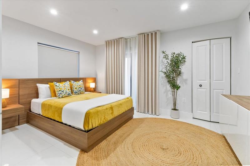 Image 18 of 46 For 2911 Ocean Dr