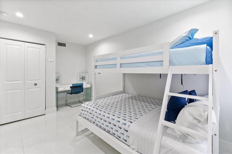 Image 19 of 46 For 2911 Ocean Dr