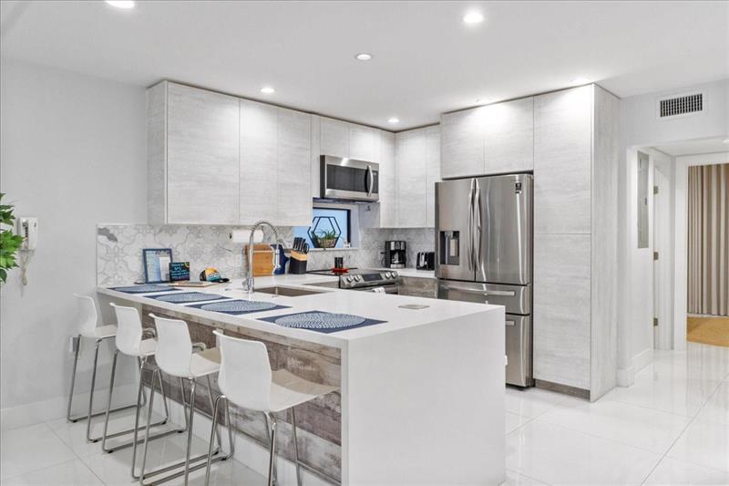 Image 2 of 46 For 2911 Ocean Dr