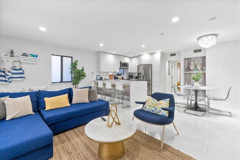 Image 3 of 46 For 2911 Ocean Dr