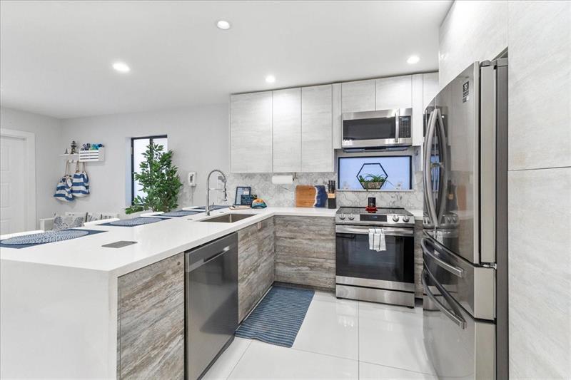 Image 4 of 46 For 2911 Ocean Dr