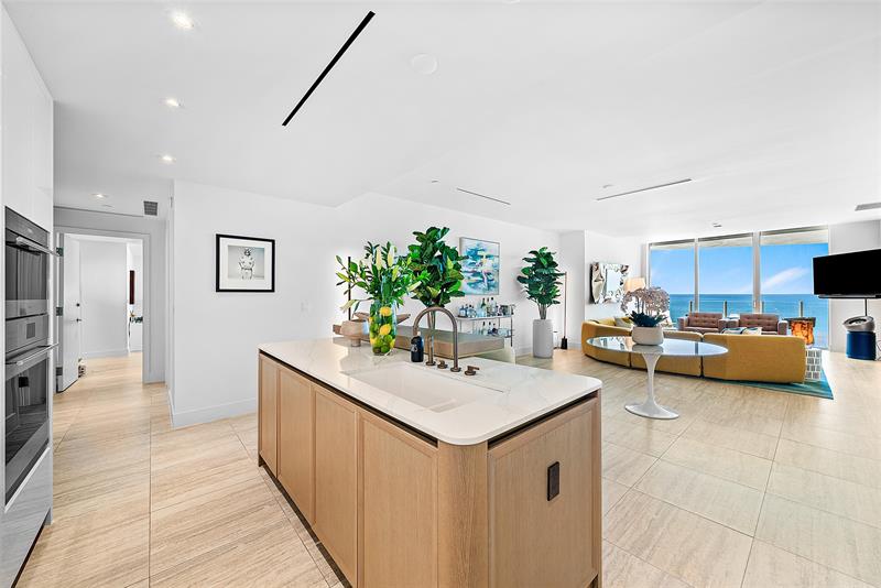 Image 24 of 60 For 525 Fort Lauderdale Beach Blvd  1802