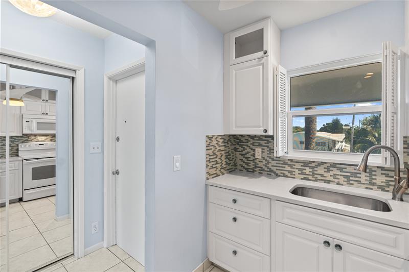 Image 10 of 36 For 2050 39th St  302e