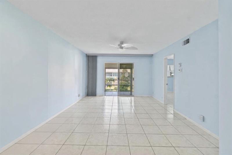 Image 18 of 36 For 2050 39th St  302e