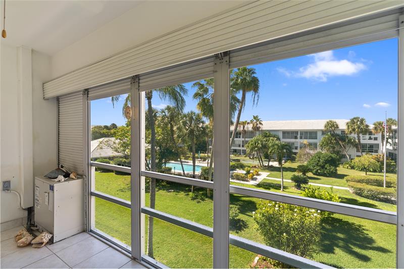 Image 19 of 36 For 2050 39th St  302e