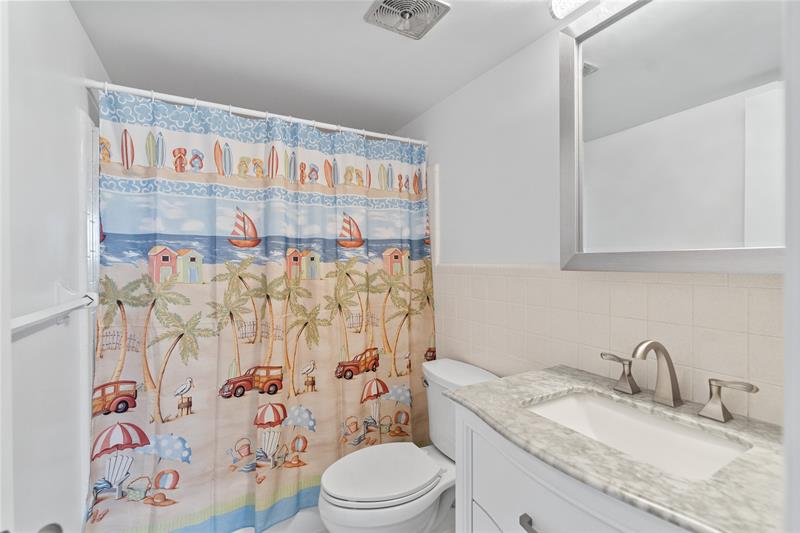 Image 21 of 36 For 2050 39th St  302e