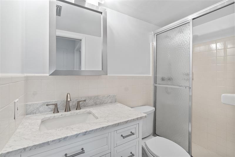 Image 22 of 36 For 2050 39th St  302e