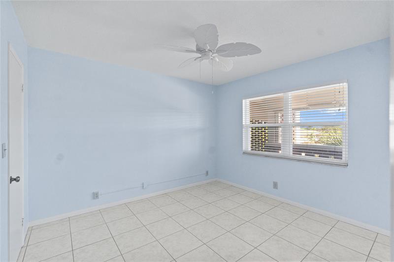 Image 23 of 36 For 2050 39th St  302e