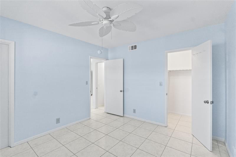 Image 25 of 36 For 2050 39th St  302e