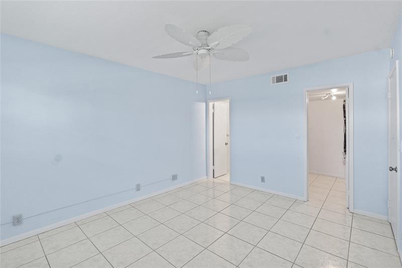 Image 26 of 36 For 2050 39th St  302e