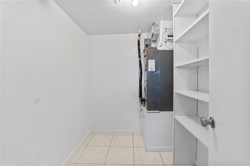 Image 28 of 36 For 2050 39th St  302e