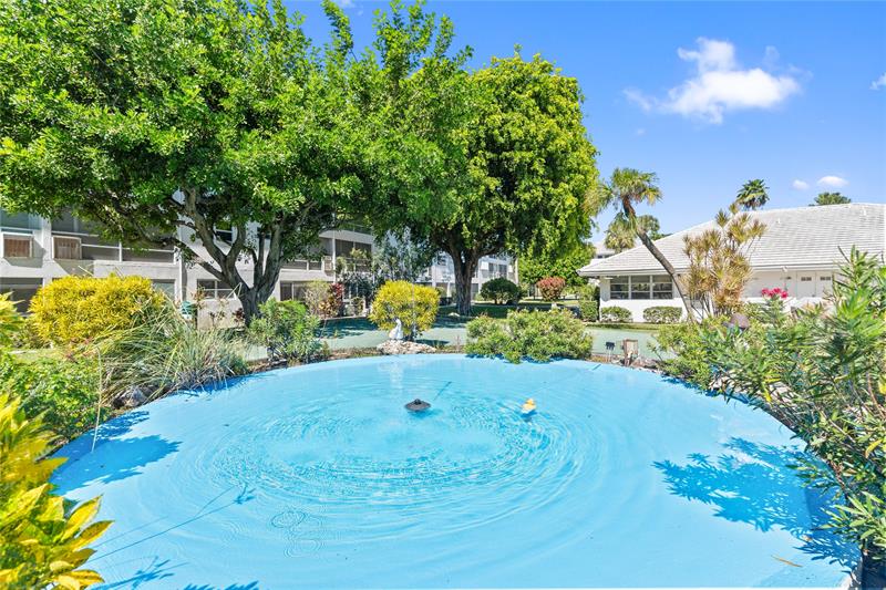 Image 29 of 36 For 2050 39th St  302e