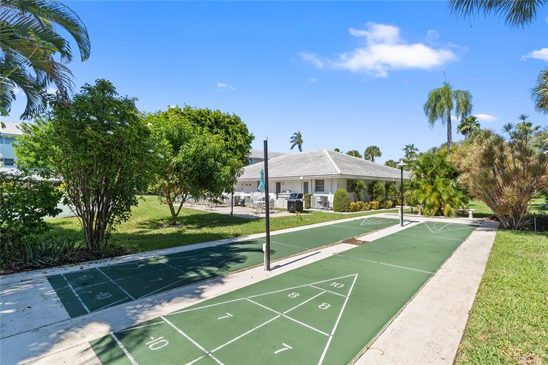 Image 32 of 36 For 2050 39th St  302e