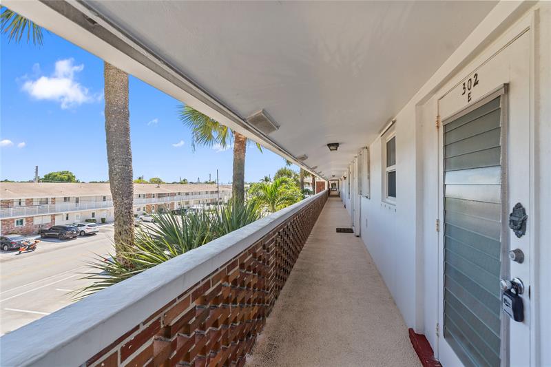 Image 7 of 36 For 2050 39th St  302e