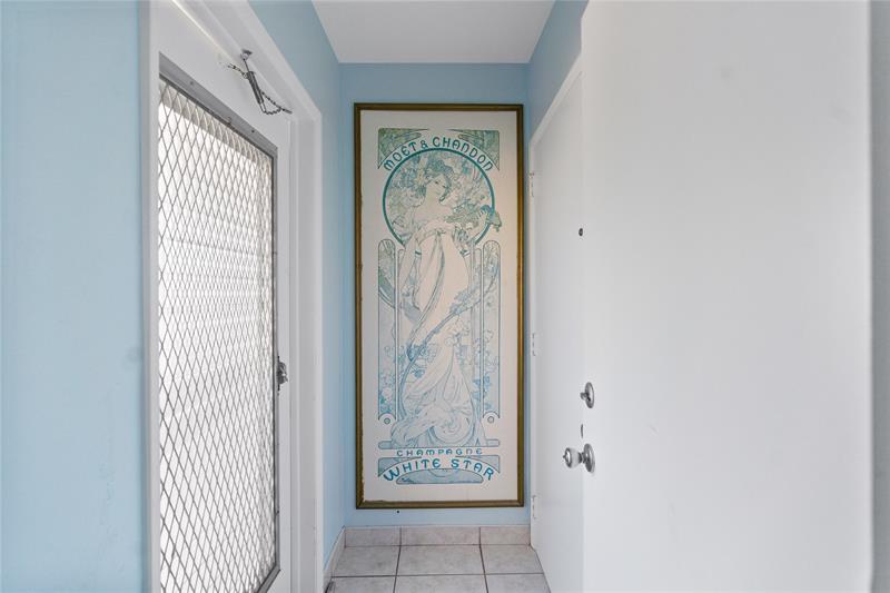 Image 8 of 36 For 2050 39th St  302e