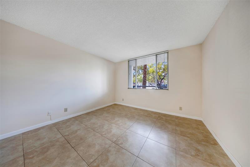 Image 15 of 26 For 941 Lyons Rd  5101