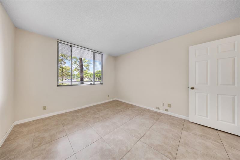 Image 18 of 26 For 941 Lyons Rd  5101