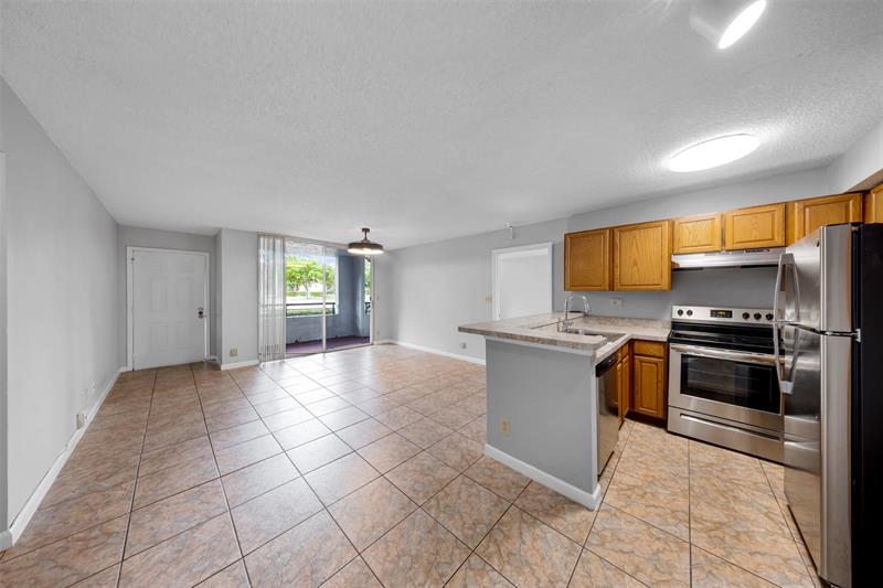 Image 4 of 26 For 941 Lyons Rd  5101