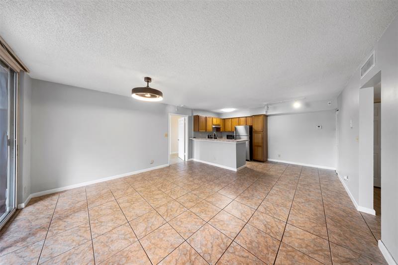 Image 5 of 26 For 941 Lyons Rd  5101