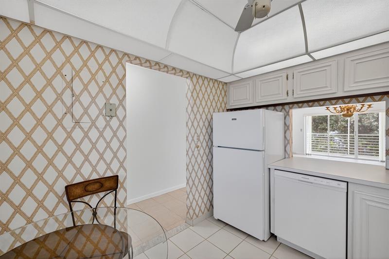 Image 10 of 57 For 1541 Ocean Blvd  405