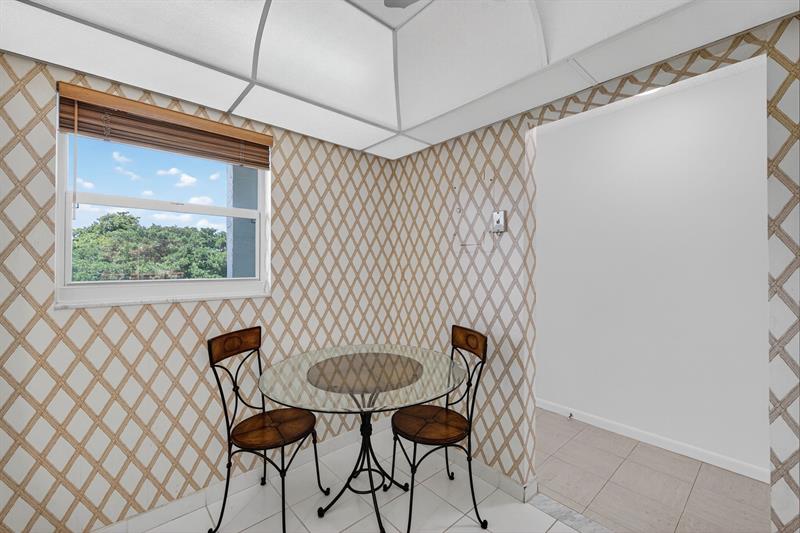 Image 12 of 57 For 1541 Ocean Blvd  405