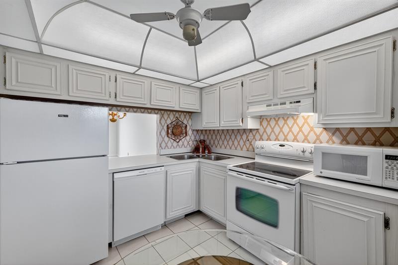 Image 13 of 57 For 1541 Ocean Blvd  405