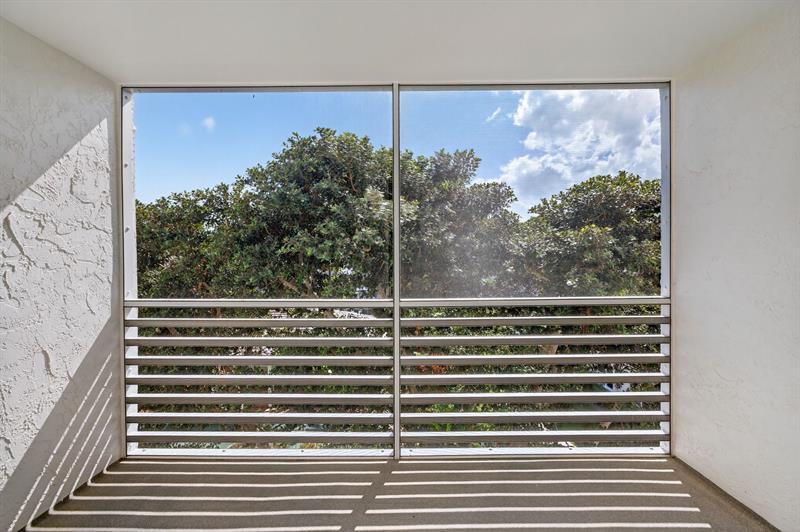 Image 19 of 57 For 1541 Ocean Blvd  405