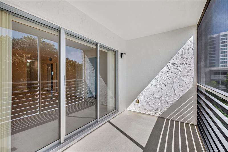 Image 20 of 57 For 1541 Ocean Blvd  405