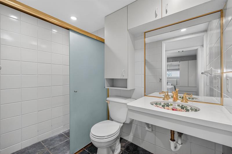 Image 24 of 57 For 1541 Ocean Blvd  405