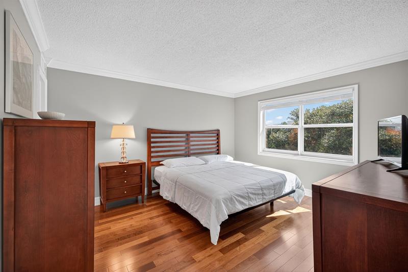 Image 25 of 57 For 1541 Ocean Blvd  405