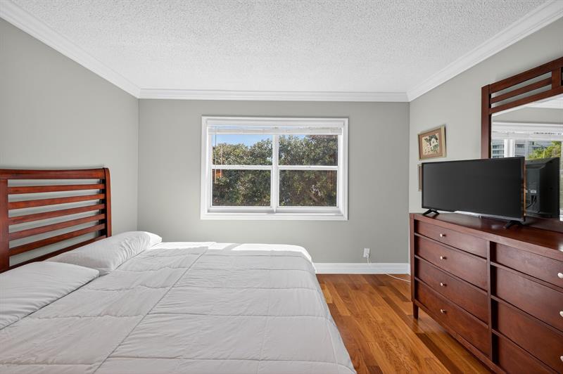 Image 26 of 57 For 1541 Ocean Blvd  405