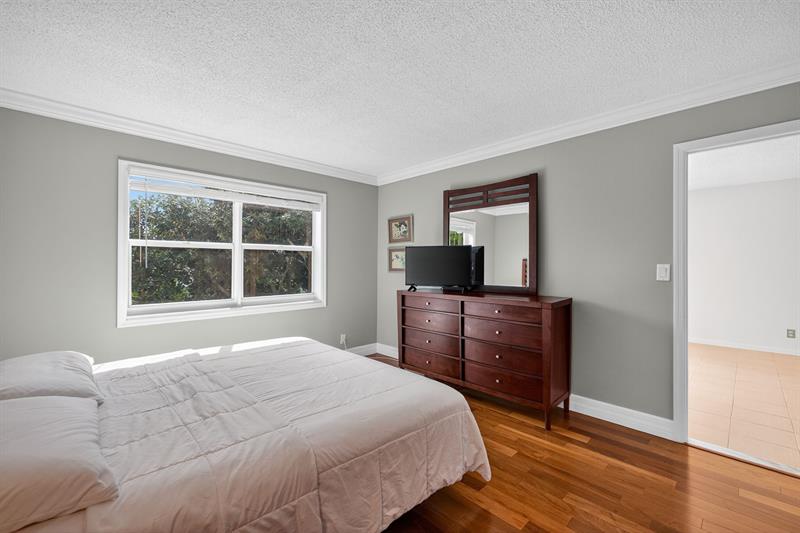 Image 27 of 57 For 1541 Ocean Blvd  405