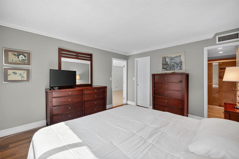 Image 28 of 57 For 1541 Ocean Blvd  405