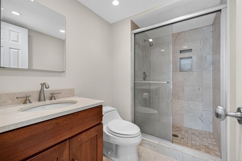 Image 29 of 57 For 1541 Ocean Blvd  405