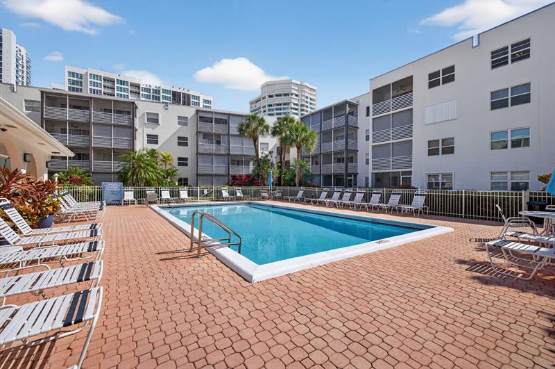 Image 36 of 57 For 1541 Ocean Blvd  405