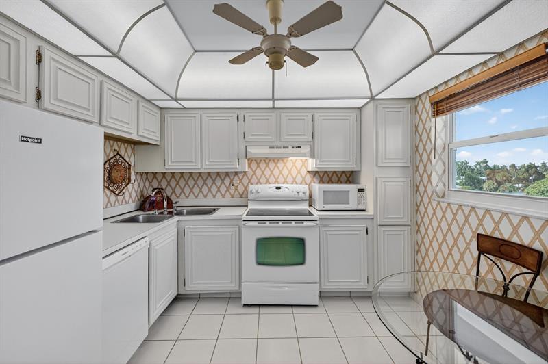 Image 9 of 57 For 1541 Ocean Blvd  405