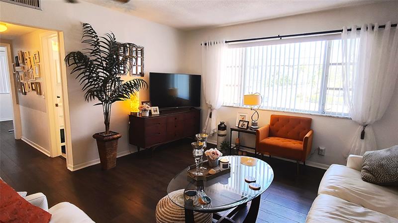 Image 4 of 19 For 412 Cypress Rd  222