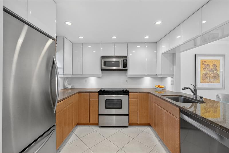 Image 10 of 61 For 1541 Ocean Blvd  406