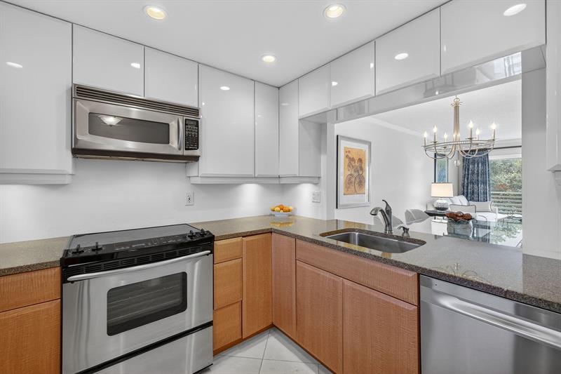 Image 11 of 61 For 1541 Ocean Blvd  406