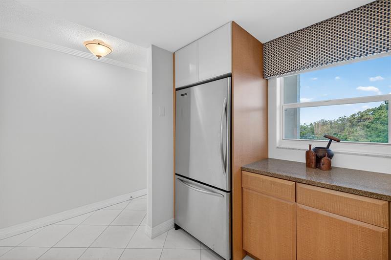 Image 12 of 61 For 1541 Ocean Blvd  406