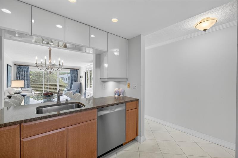 Image 13 of 61 For 1541 Ocean Blvd  406