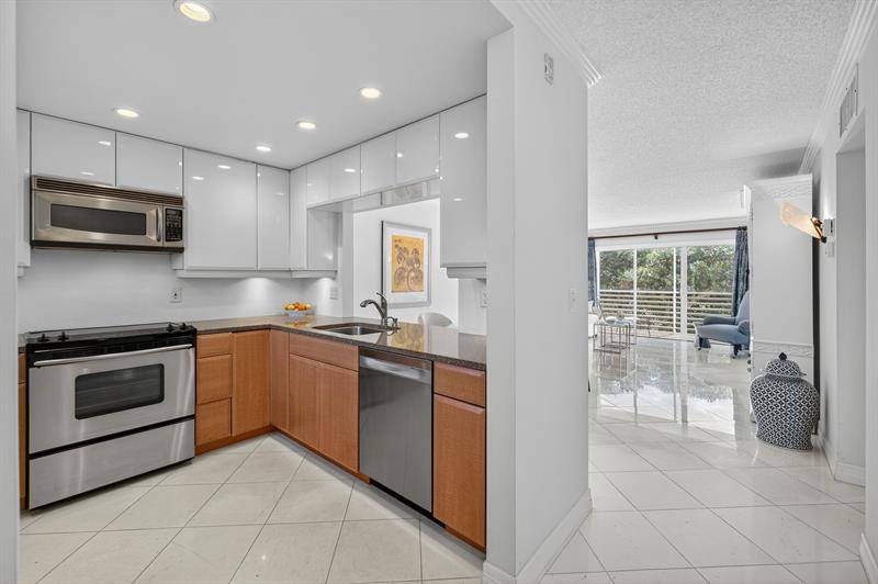 Image 14 of 61 For 1541 Ocean Blvd  406