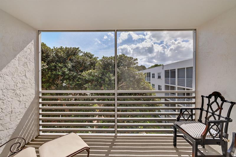 Image 29 of 61 For 1541 Ocean Blvd  406